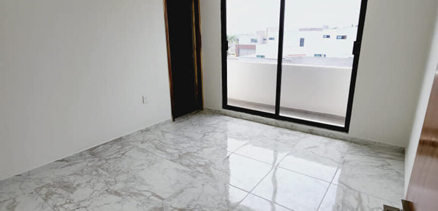 Casa con amplio Jardin en residencial Lomas Diamante