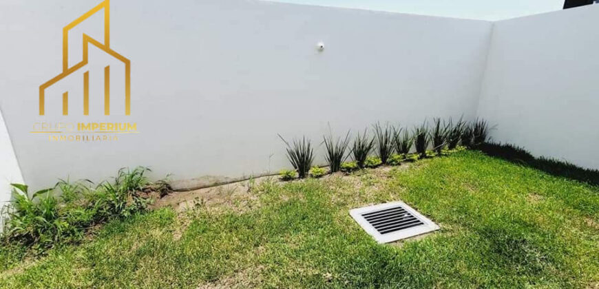 Casa con amplio Jardin en residencial Lomas Diamante