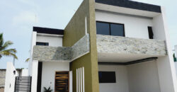 Casa con amplio Jardin en residencial Lomas Diamante