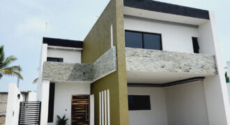 Casa con amplio Jardin en residencial Lomas Diamante