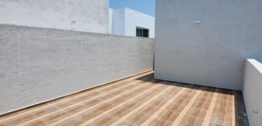 Casa con alberca y recamara en planta baja Lomas de la Rioja