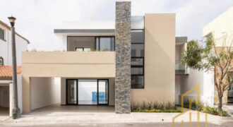 Casa Con Alberca y Recamara En Planta Baja Lomas Residencial