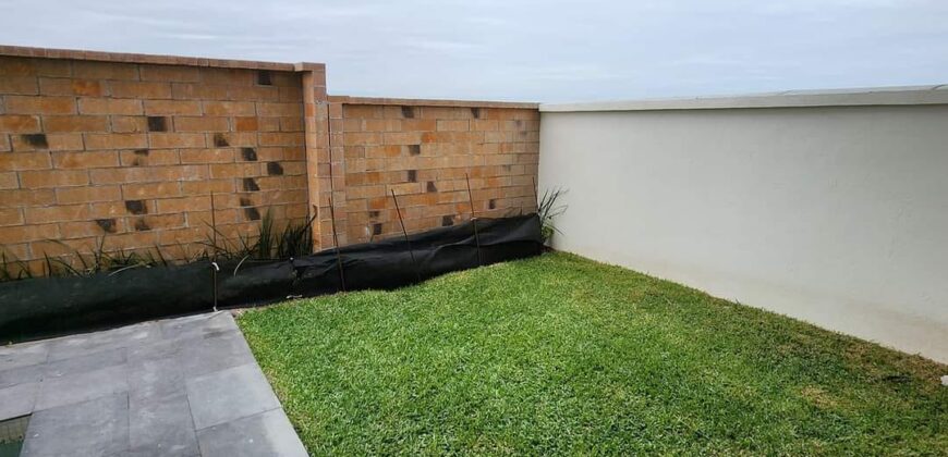 Lujosa Casa con hermosa vista a la laguna de mandinga y al mar