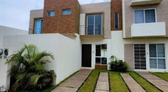 CASA CON RECAMARA EN PLANTA BAJA Y ALBERCA EN PUENTE MORENO