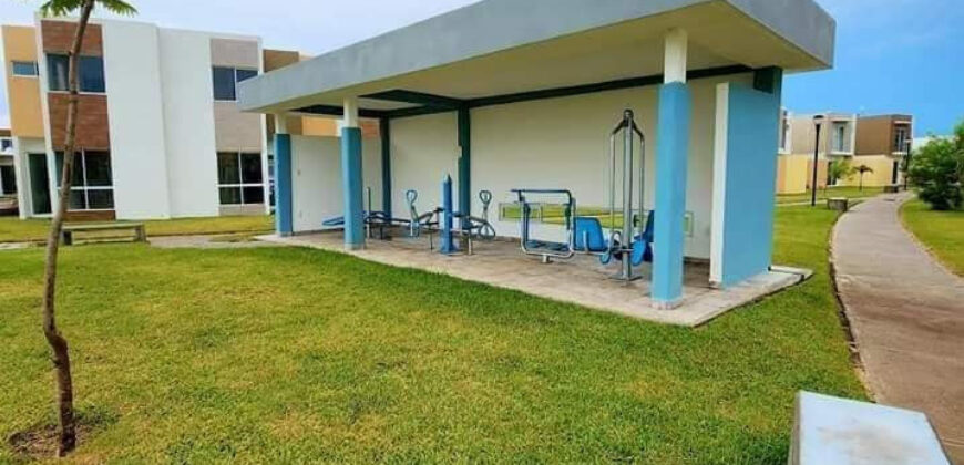 CASA EN VENTA CON ALBERCA EN PUENTE MORENO