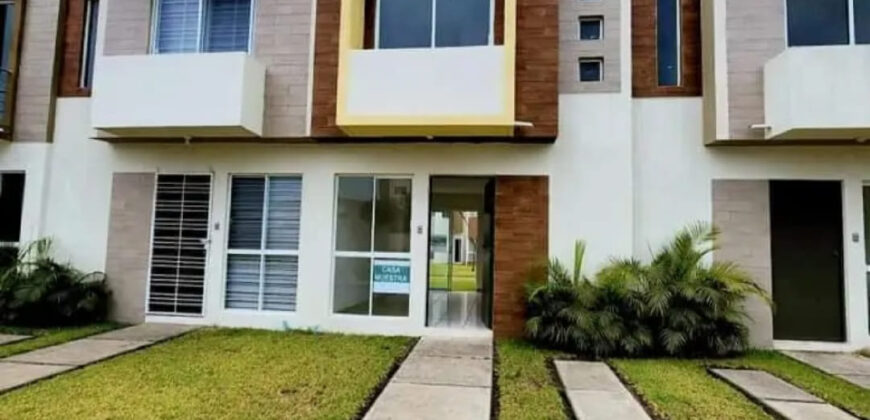 CASA EN VENTA CON ALBERCA EN PUENTE MORENO