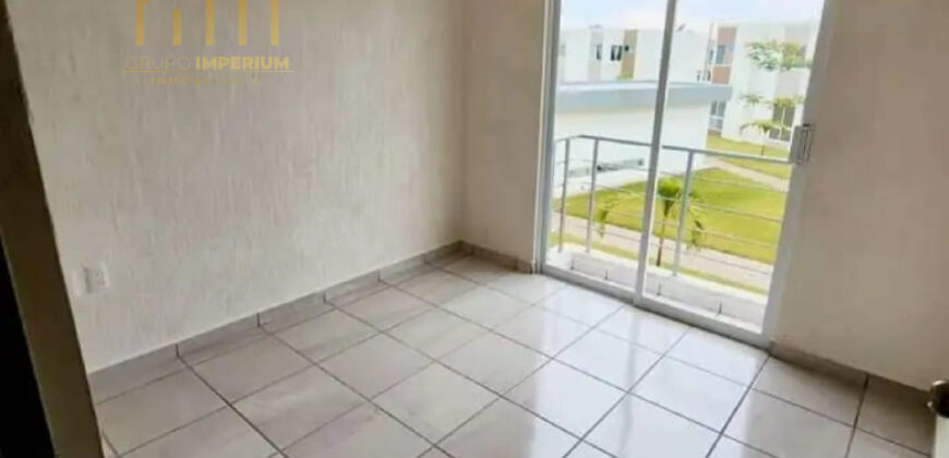 CASA EN VENTA CON ALBERCA EN PUENTE MORENO