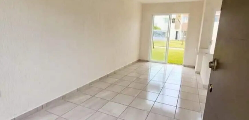 CASA EN VENTA CON ALBERCA EN PUENTE MORENO