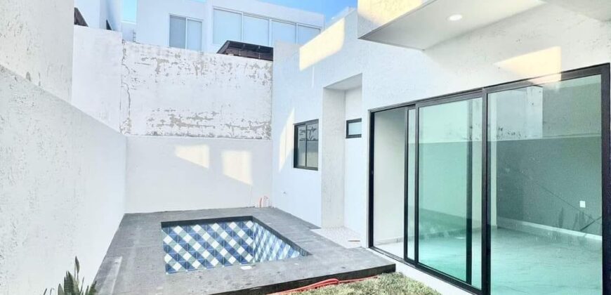 CASA CON ALBERCA Y RECAMARA EN PLANTA BAJA LOMAS DE LA ARRIOJA