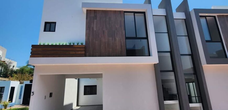 CONJUNTO HABITUAL DE 7 CASA EN FRACCIONAMIENTO LOMAS RESIDENCIAL