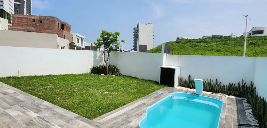 Casa Con Jardín Amplio ,Alberca y con RoofGarden con Vista Espectacular Al Mar 🌊