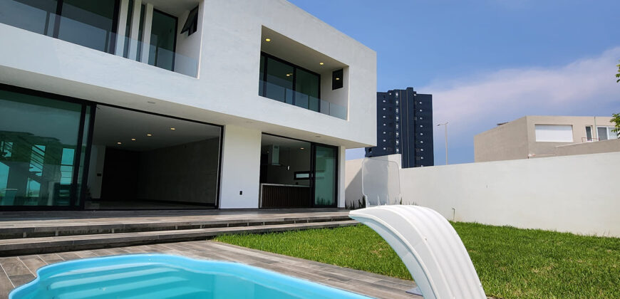 Casa Con Jardín Amplio ,Alberca y con RoofGarden con Vista Espectacular Al Mar 🌊