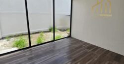 Casa con Jardin en Venta, Lomas del Dorado