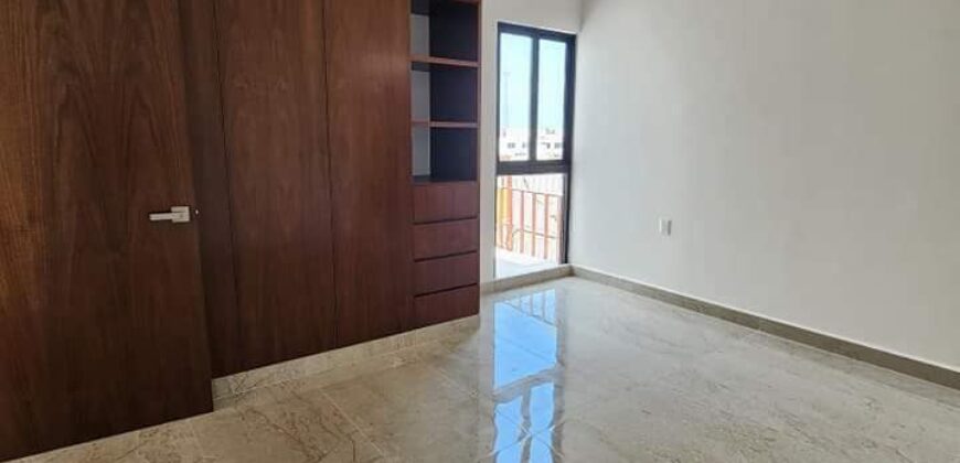 Casa con Jardin en Venta, Lomas del Dorado