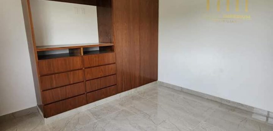 Casa con Jardin en Venta, Lomas del Dorado