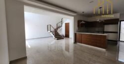 Casa con Jardin en Venta, Lomas del Dorado