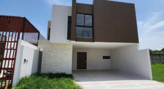 Casa con Jardin en Venta, Lomas del Dorado