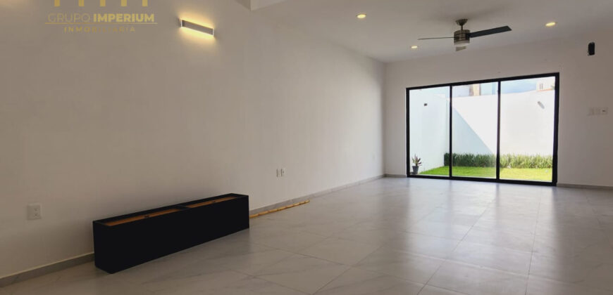 Casa en Venta de 4 Recamaras, Lomas Diamante