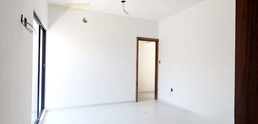 Casa en VENTA con 4 recamaras, una en planta baja, alberca y jardin