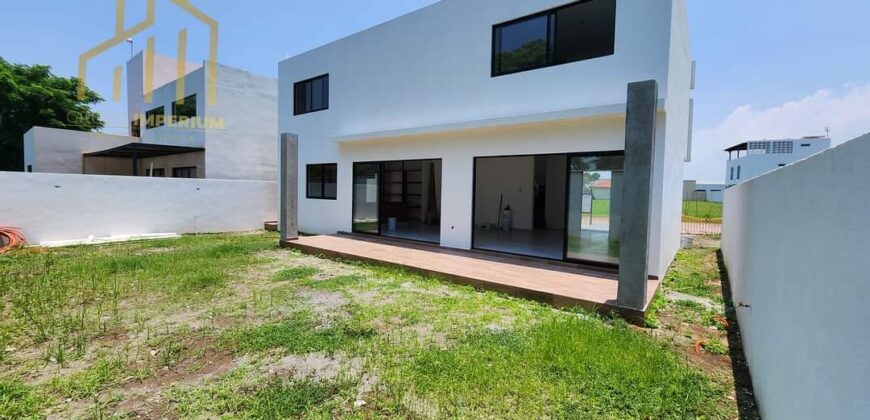 Residencia Con Amplio Jardín y con Acceso al Río. Río del Dorado