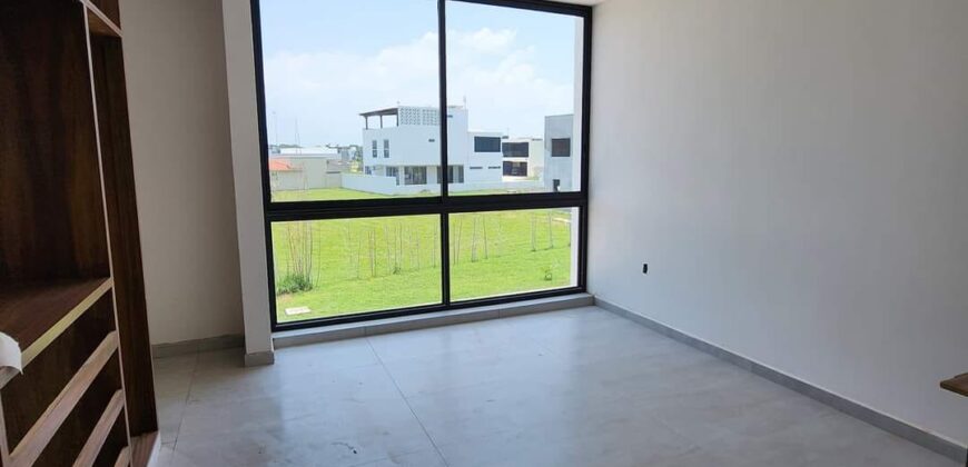 Residencia Con Amplio Jardín y con Acceso al Río. Río del Dorado