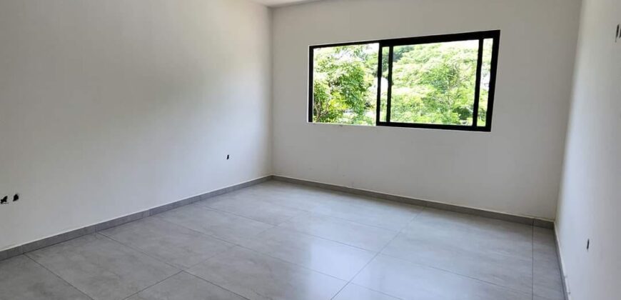 Residencia Con Amplio Jardín y con Acceso al Río. Río del Dorado