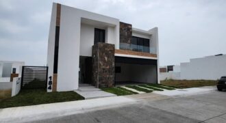 Casa en VENTA CON ALBERCA en fraccionamiento PUNTA TIBURON en la Riviera Veracruzana